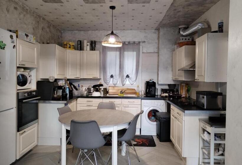 펜션 Chambre Privée Cousine Commune