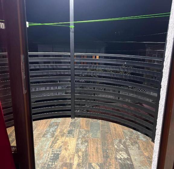 پانسیون Nino & Irodi S Guest House