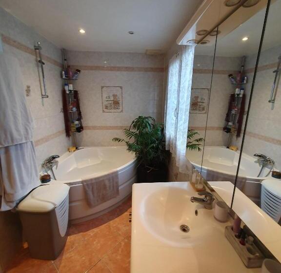 膳宿费 Room In Bb   Nathalies Home   2 Bedrooms Breakfast
