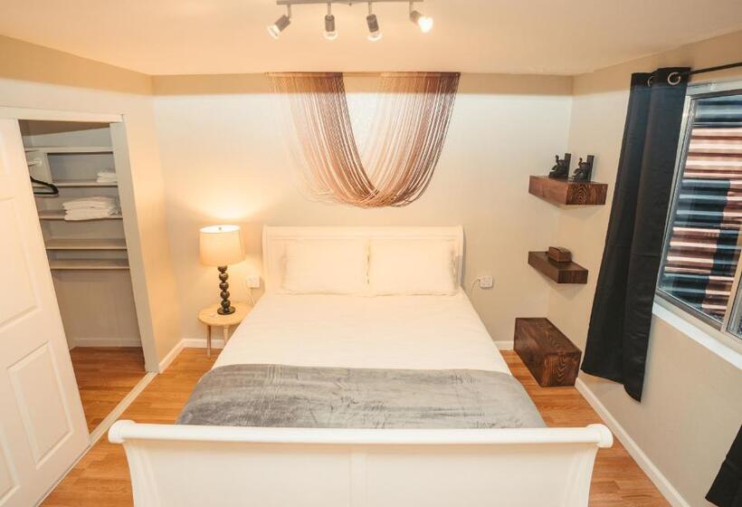 بنسيون Windsor Retreat Private Basement Suite