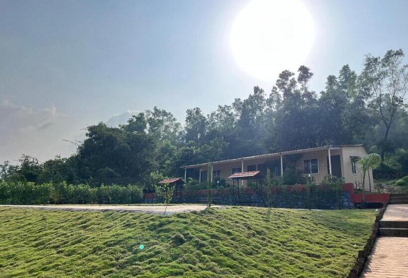 אתר נופש Vrisa Mountain Retreat