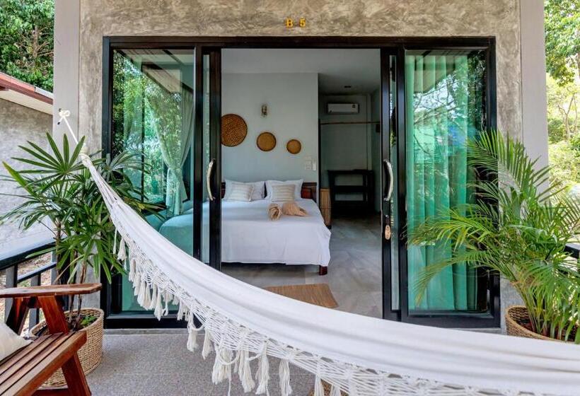 منتجع Whynam Beach