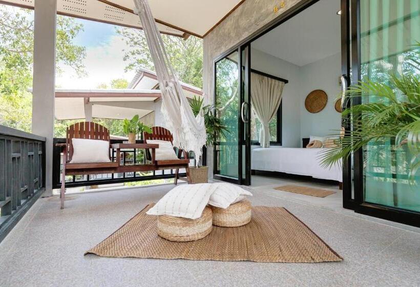 منتجع Whynam Beach