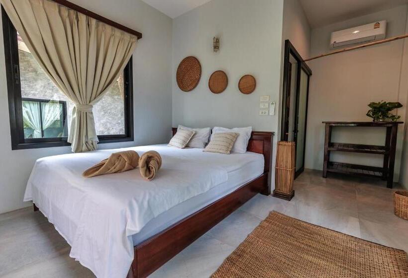 منتجع Whynam Beach