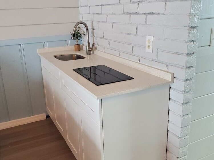 هتل Hollywood Gardens Inn & Suites