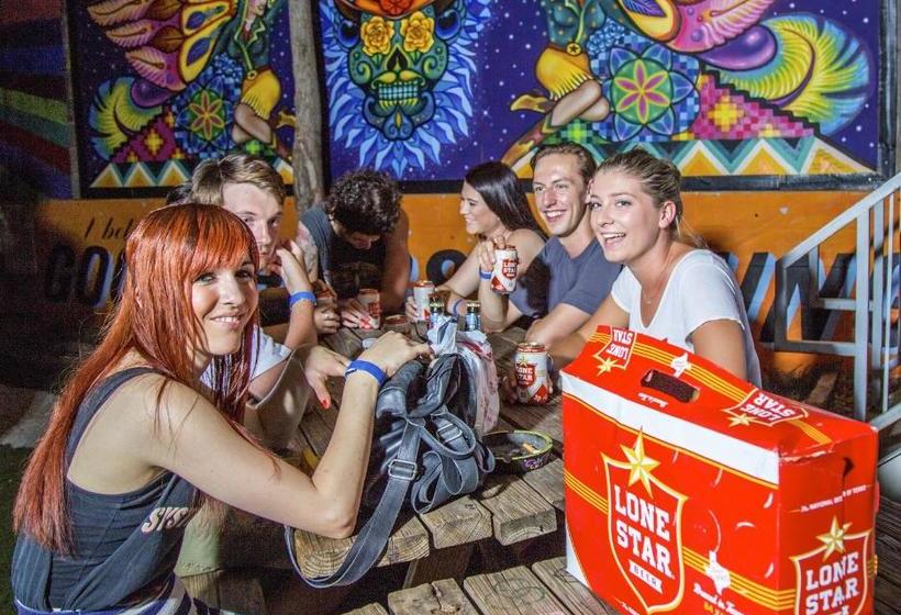 Отель Drifter Jack's Hostel