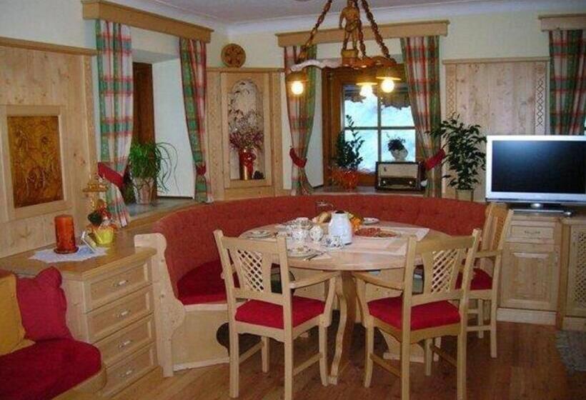 فندق Historischer Bauernhof Schabus