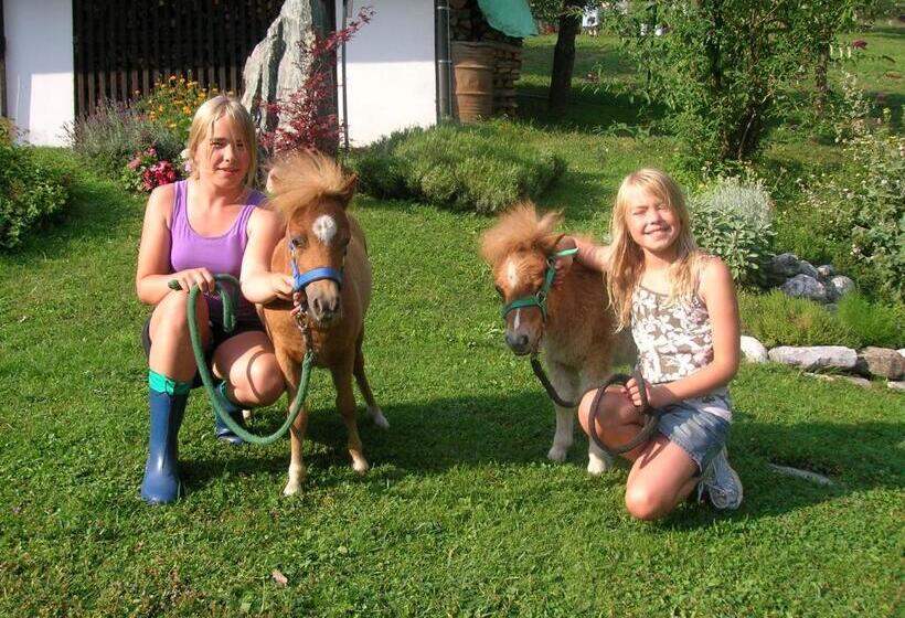 فندق Historischer Bauernhof Schabus