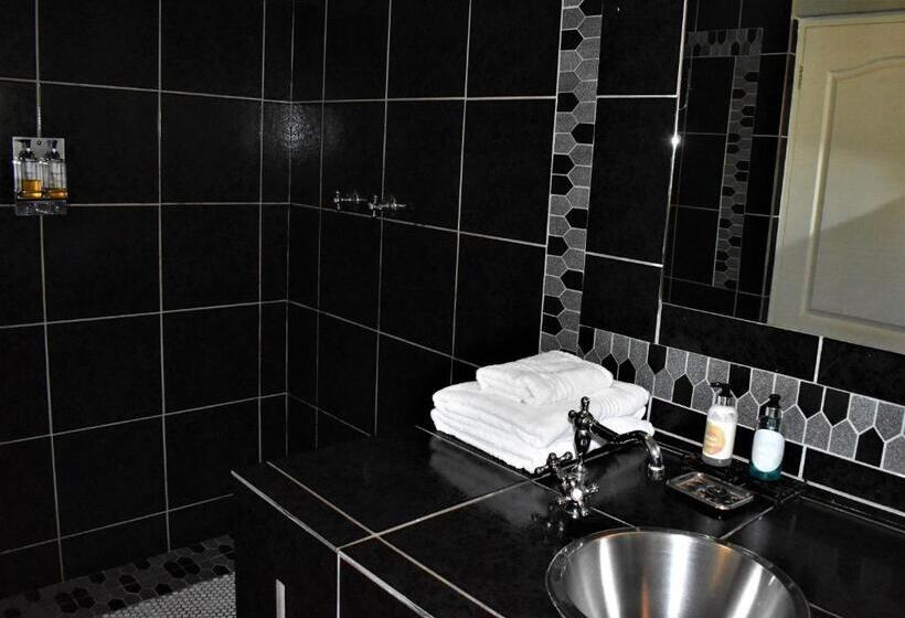 فندق The Red Tin Roof