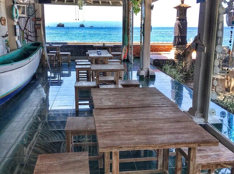 فندق The Beach Candidasa