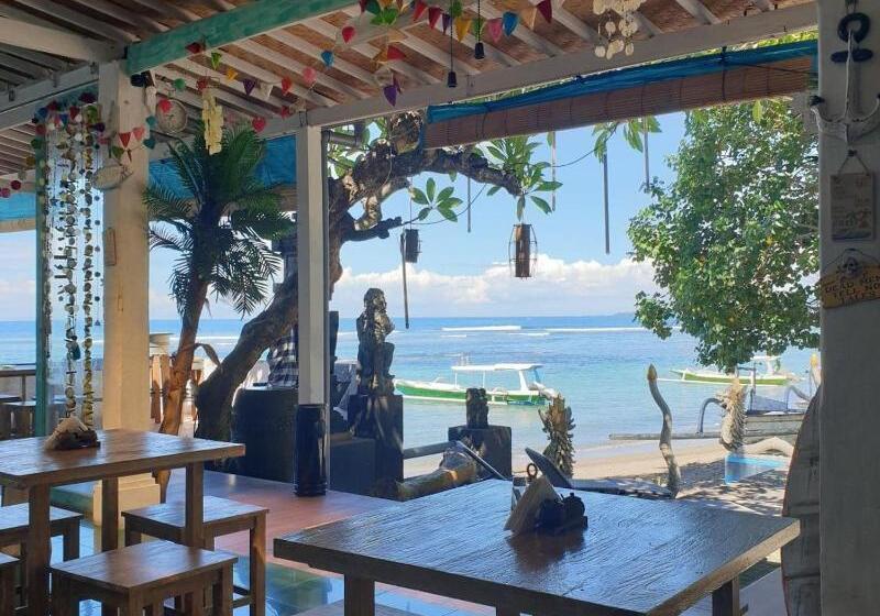 فندق The Beach Candidasa