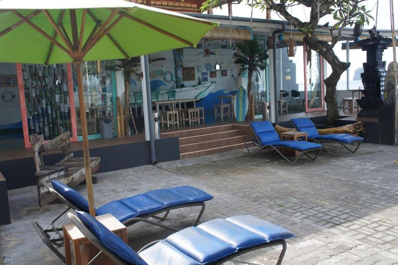 فندق The Beach Candidasa