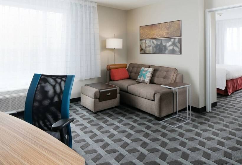Отель Towneplace Suites By Marriott Kansas City Airport