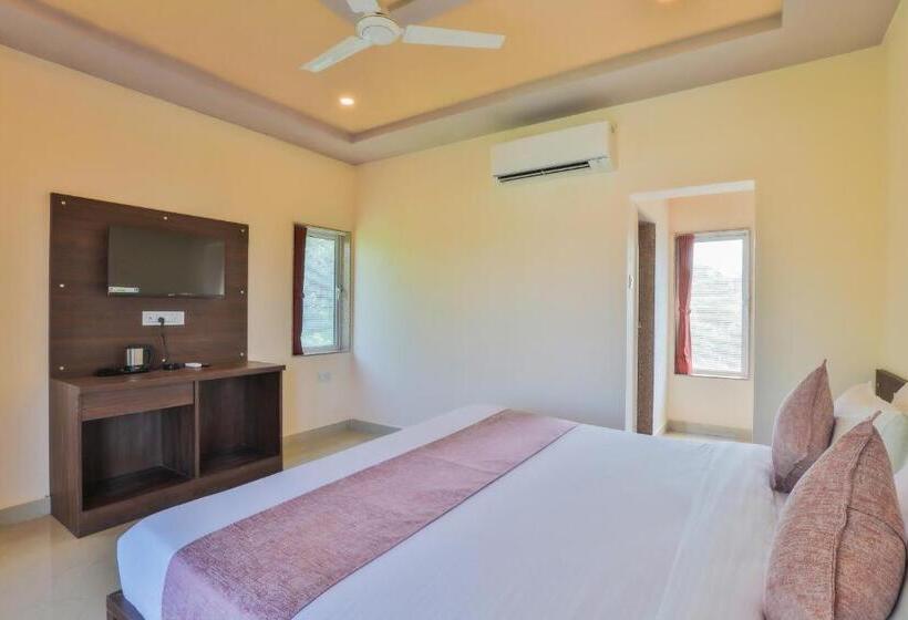 Aaranya Gir Resort