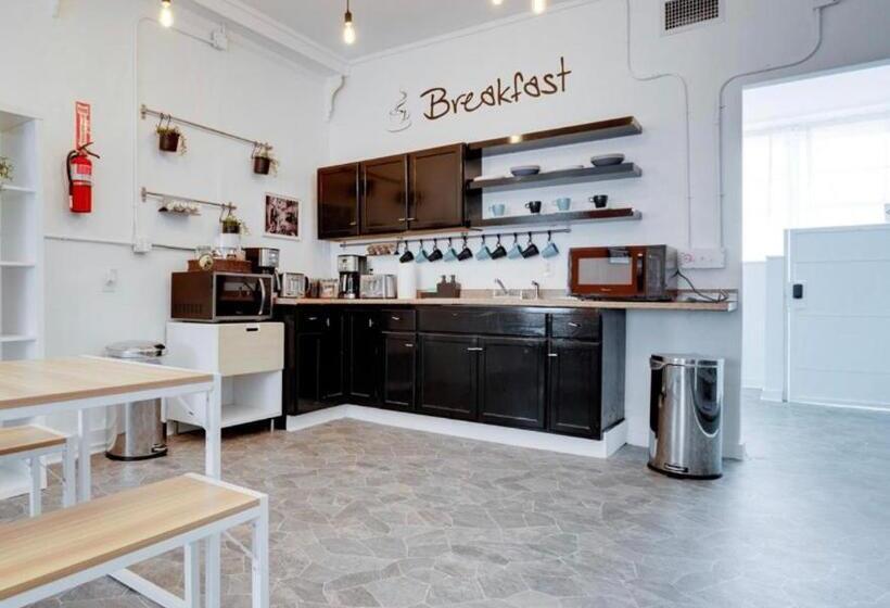 הוסטל Miami On A Budget   Free Coffee  Female Dorms   Men Dorms Under New Management