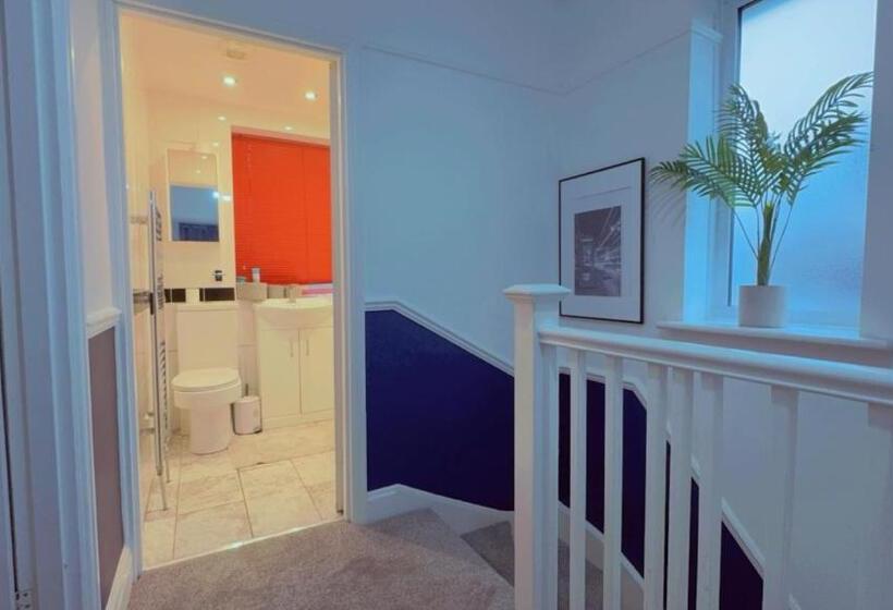 Bed and Breakfast Cozy Room In London