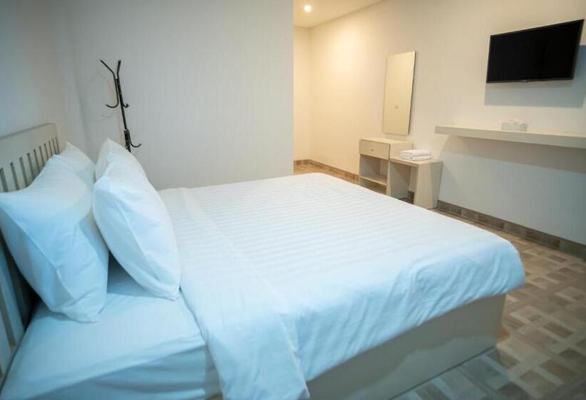 בית מלון כפרי Elephant Inn And Suite By Sajiwa