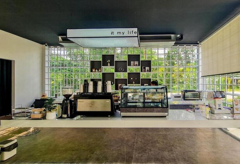 호텔 It My Life Cafe X Camp