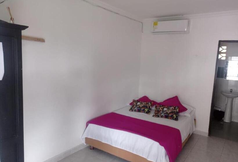 בית מלון כפרי Los Tambos Del Caribe Beach