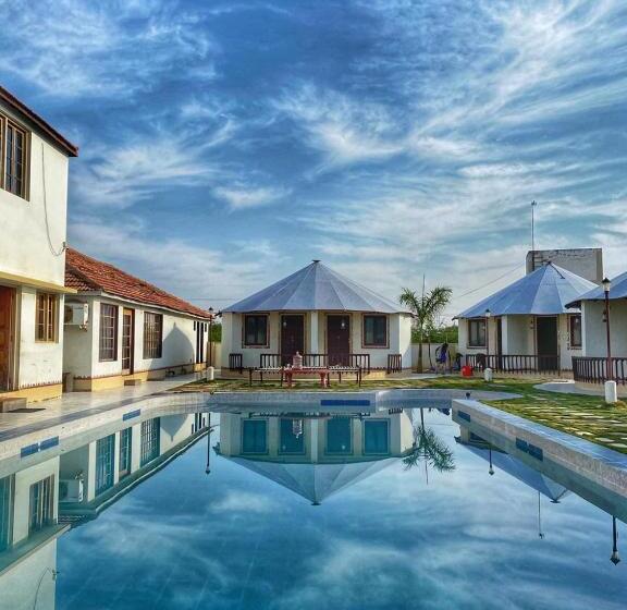 Отель The Village Resort