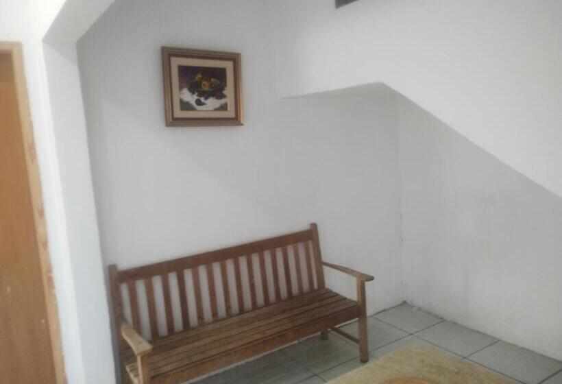 بنسيون Casa De Hóspedes Nos Carianos Perto Do Aeroporto