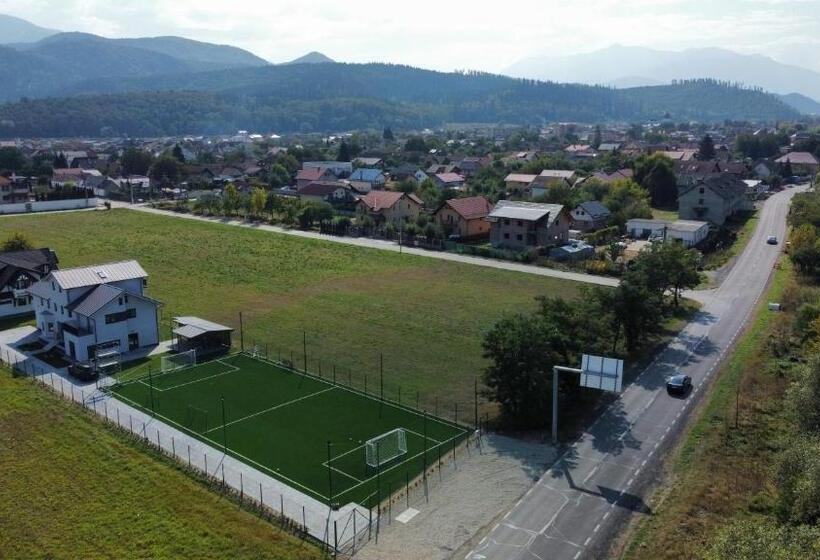 بنسيون Epic Vila Brașov, Cristian