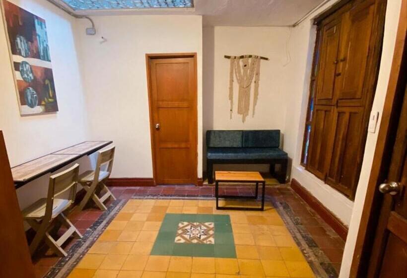 پانسیون Hostal Patio Del Río