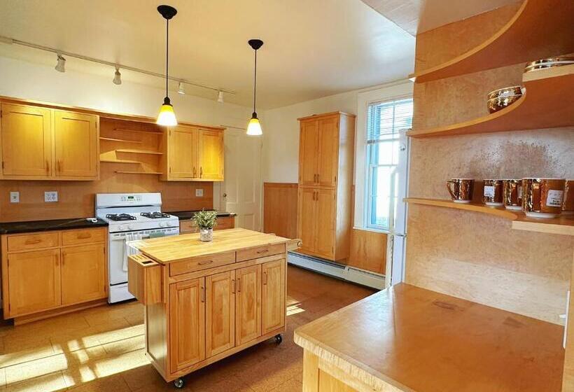 پانسیون 2b1bentire Place Modern Comfort With Old Charm