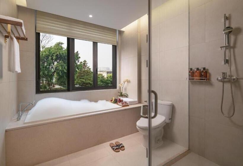 Wuyu Hotel, Smart Park & Happy Valley Jinshansi Metro