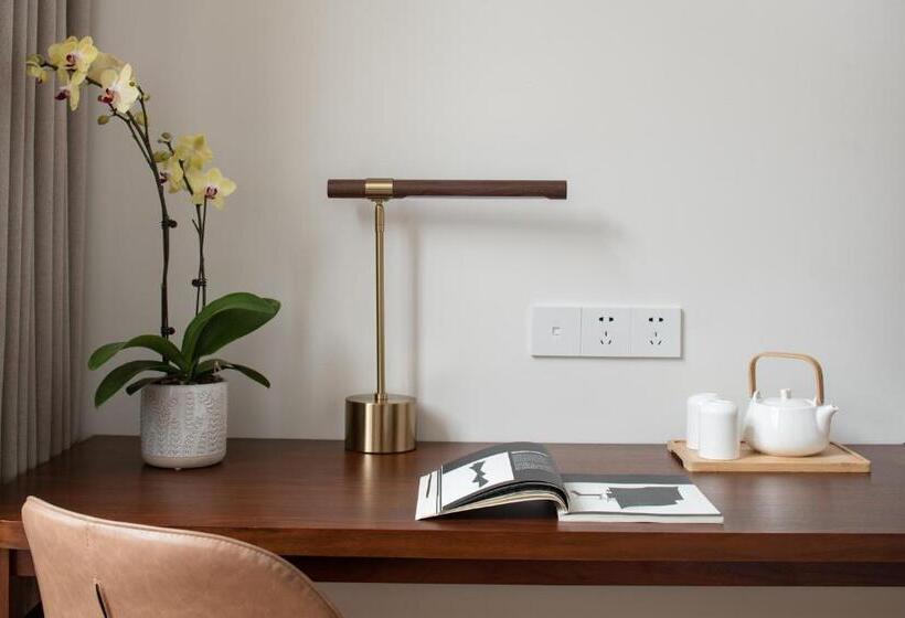 Wuyu Hotel, Smart Park & Happy Valley Jinshansi Metro