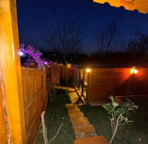 مبيت وإفطار Gardan Bungalov