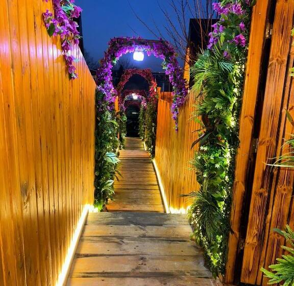 مبيت وإفطار Gardan Bungalov