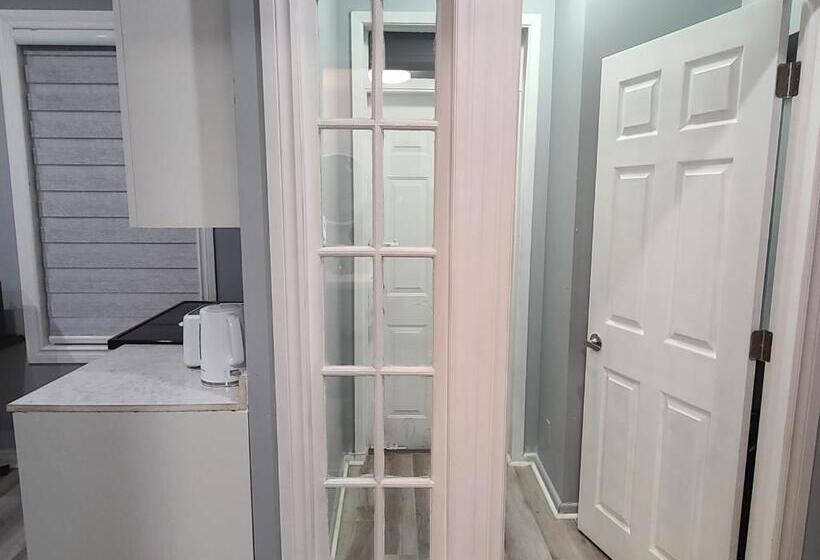 ベッドアンドブレックファースト Downtown Ottawa Spacious Room Accommodation