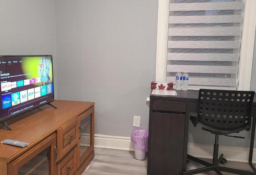 ベッドアンドブレックファースト Downtown Ottawa Spacious Room Accommodation