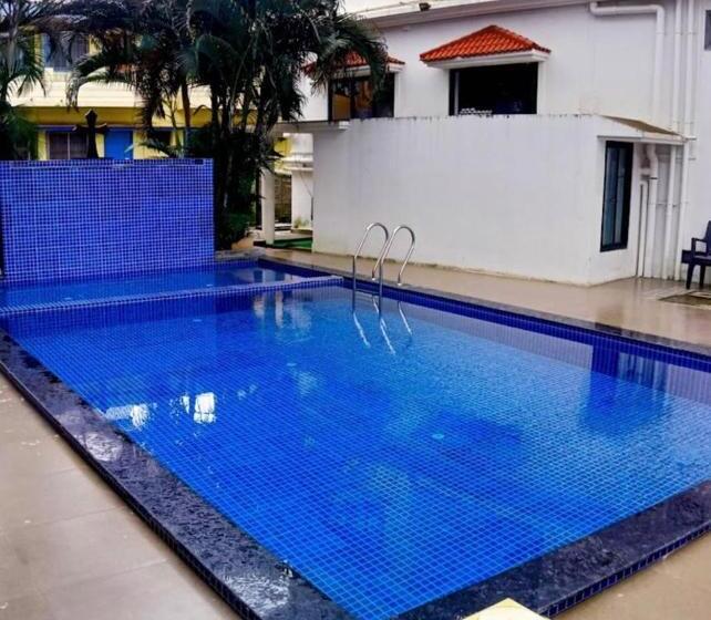 ホテル Candolim Grande By The Four Season , Goa