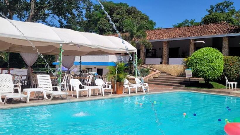 هتل Familia Casa Blanca