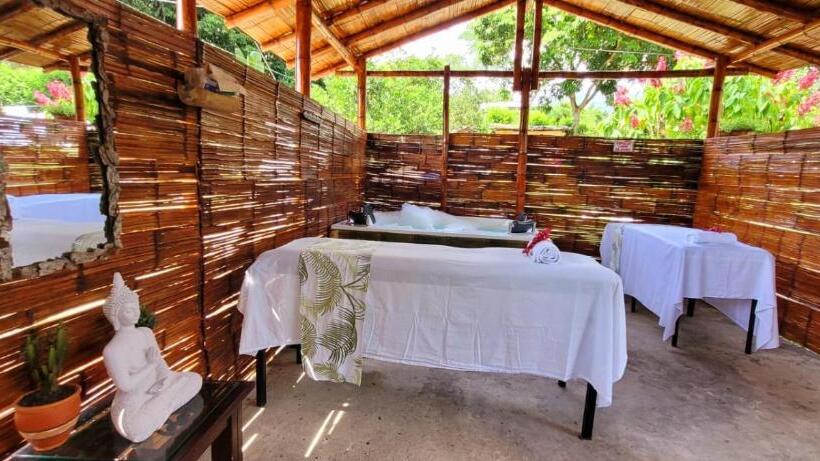 هتل Familia Casa Blanca