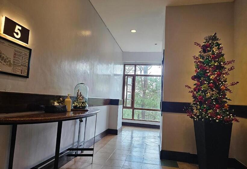 فندق Baguio Forest Lodge At Camp John Hay 004