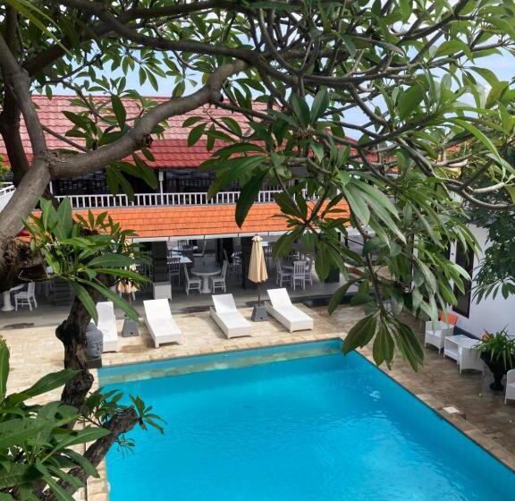 酒店 Villa Agung Beach Inn