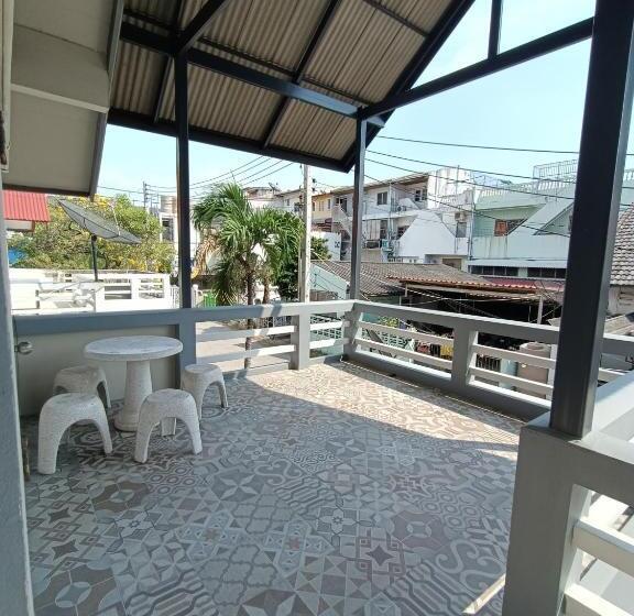 פנסיון Journey House Bangsean