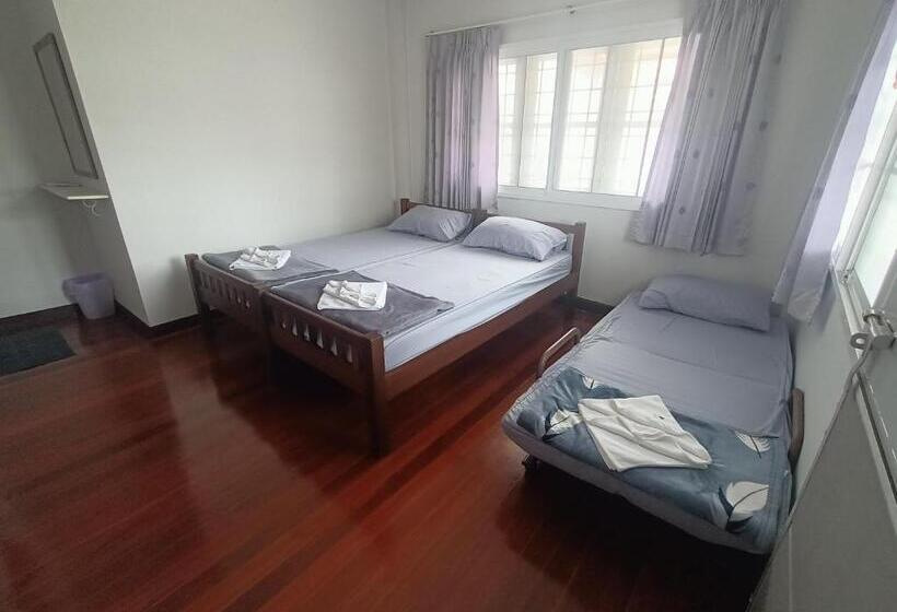 פנסיון Journey House Bangsean