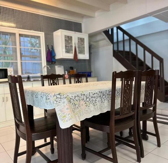 פנסיון Journey House Bangsean