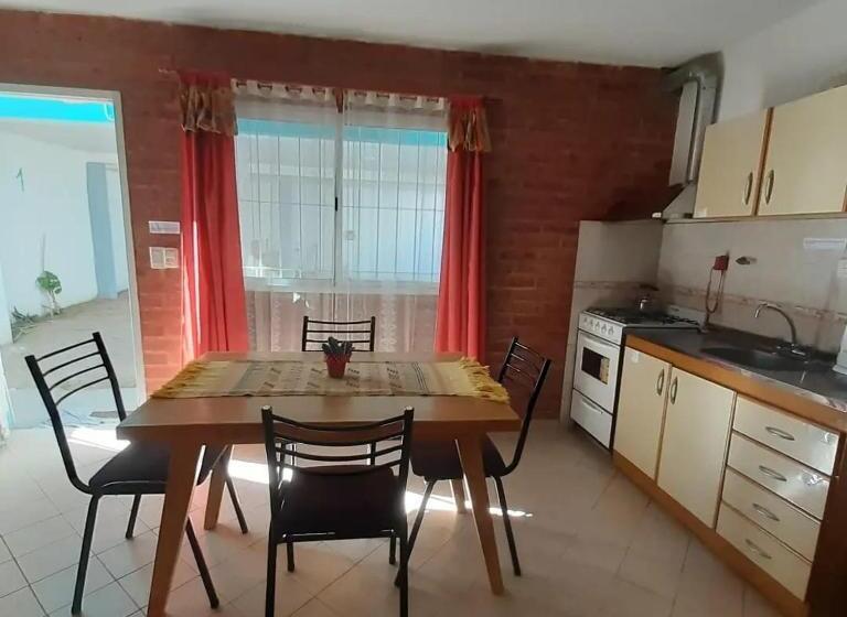 هاستل Casa Host Las Grutas