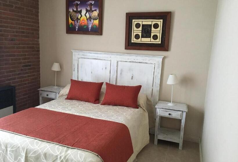 هاستل Cumelo Valeria