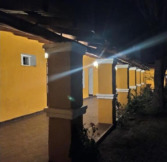 ユースホステル Posada En Las Tapias Translasierras