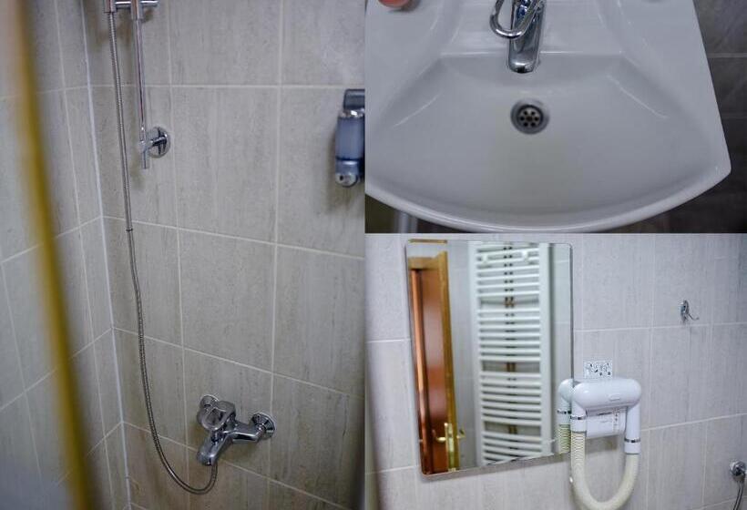 تختخواب و صبحانه Apartmani Park Kod Novice