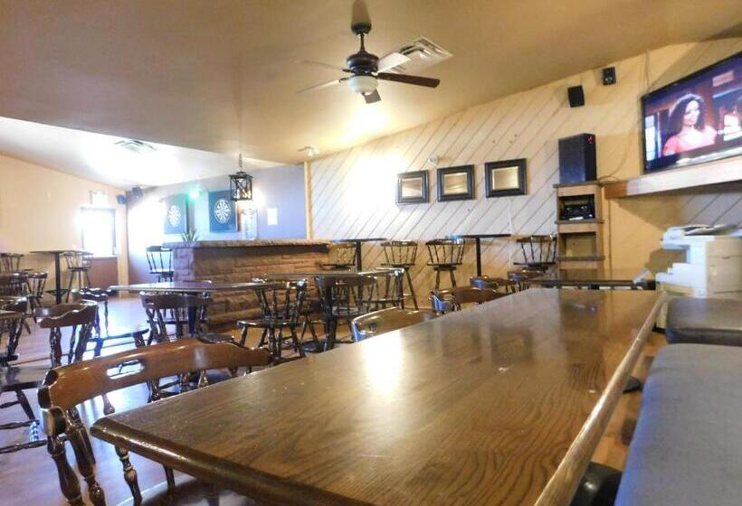 Cedar Villa Motel