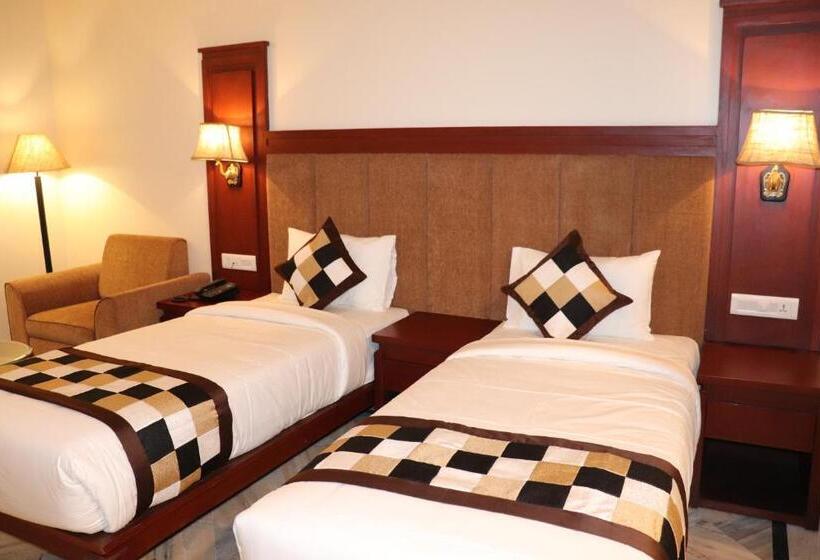 فندق Anandit International