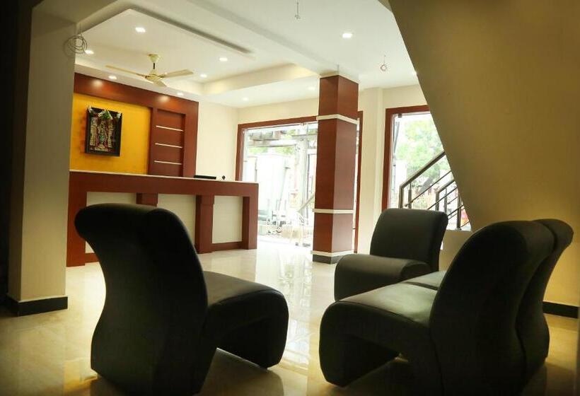 هتل Sabareesh Plaza