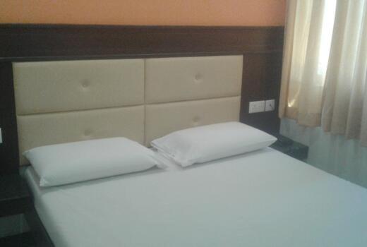 هتل Sabareesh Plaza